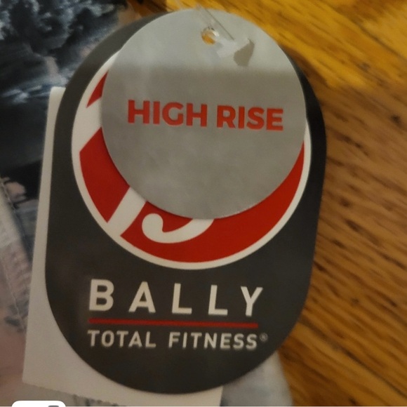 SALE: Stylish Accent High-Waist Leggings (Still in original package). - Picture 4 of 5